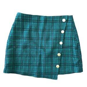 Green plaid mini skirt!